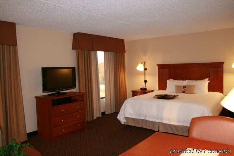 Hampton Inn & Suites Macon I-75 North Room photo