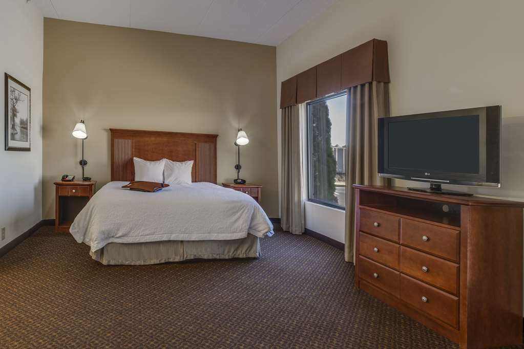 Hampton Inn & Suites Macon I-75 North Room photo